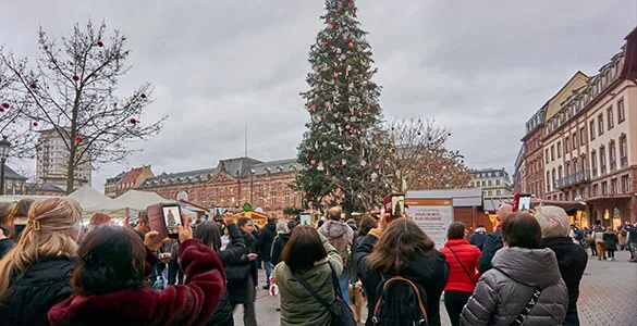 ultimate-guide-to-christmas-markets-around-the-world-mid-content-4